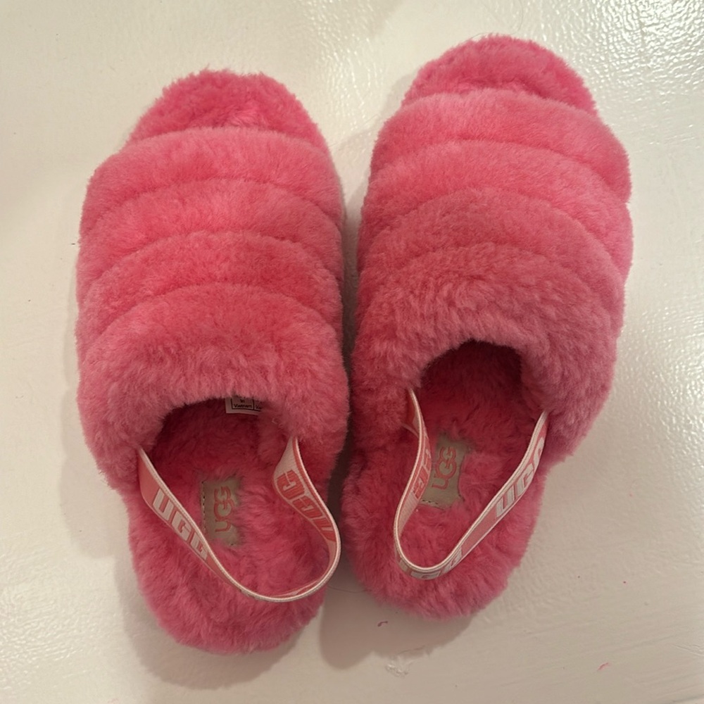 Ugg slippers barely worn size 6